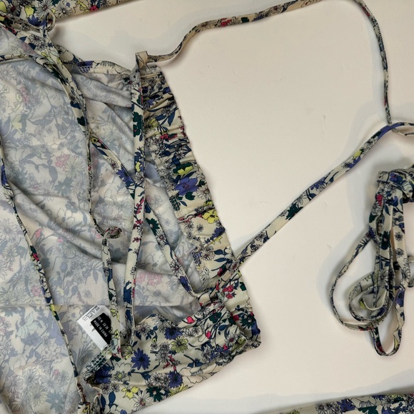 Criss cross tie top by SHEIN (never worn) - Picture 6 of 6